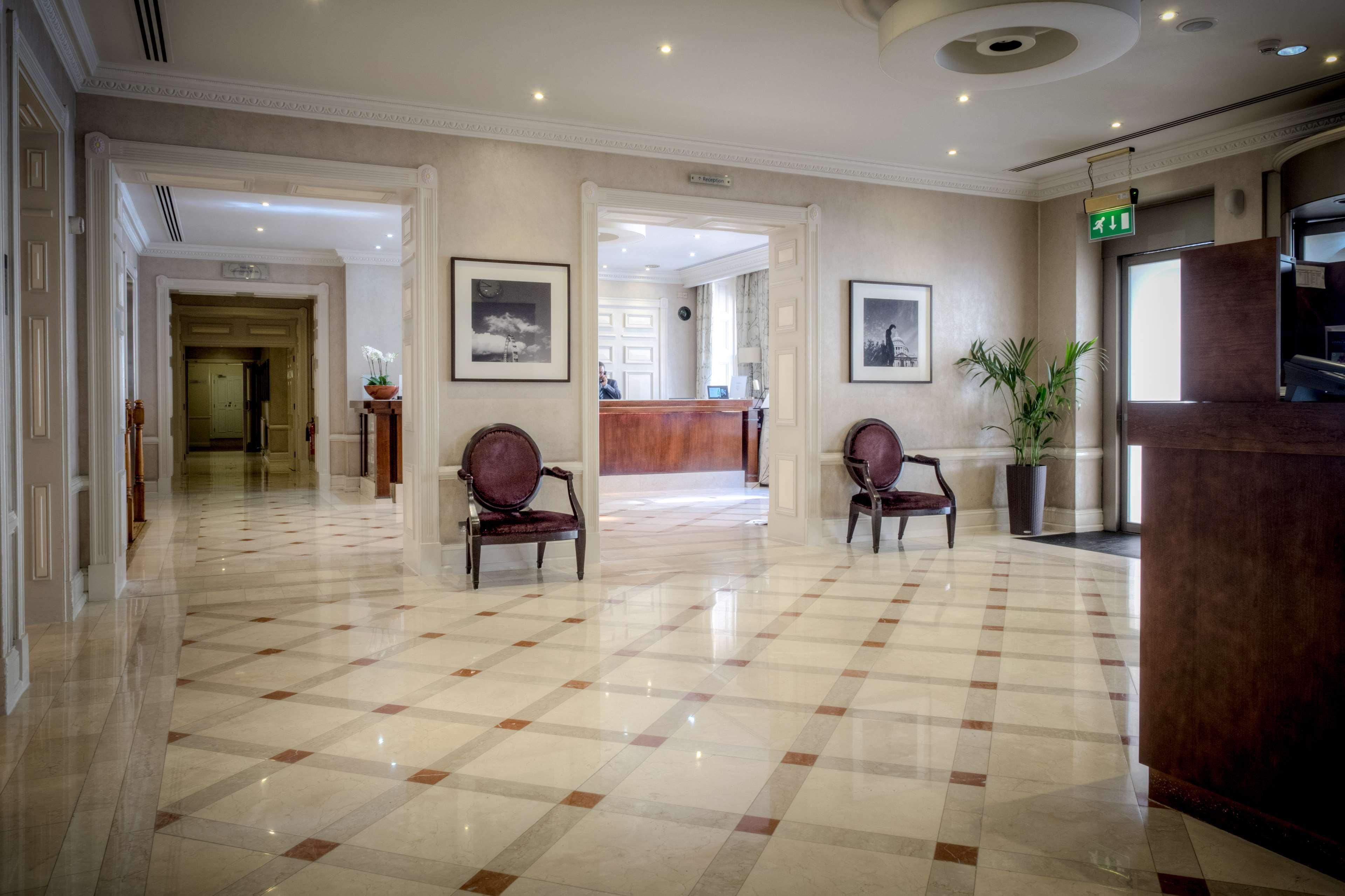 Отель Hilton London Euston Экстерьер фото